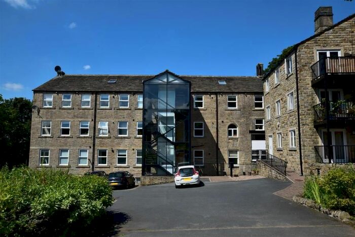 3 Bedroom Flat To Rent In Underbank Old Road, Holmfirth, HD9