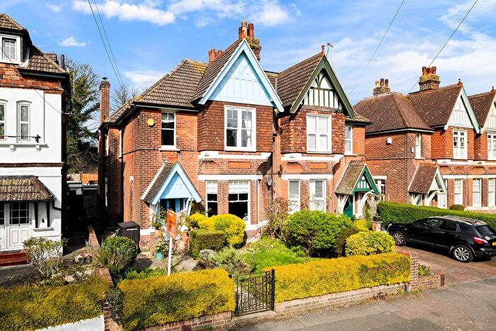 5 Bedroom Semi Detached House For Sale In Kingsnorth Gardens, Folkestone, CT20