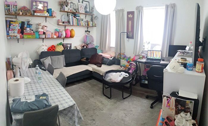 2 Bedroom Flat To Rent In Colindeep Lane, London, NW9