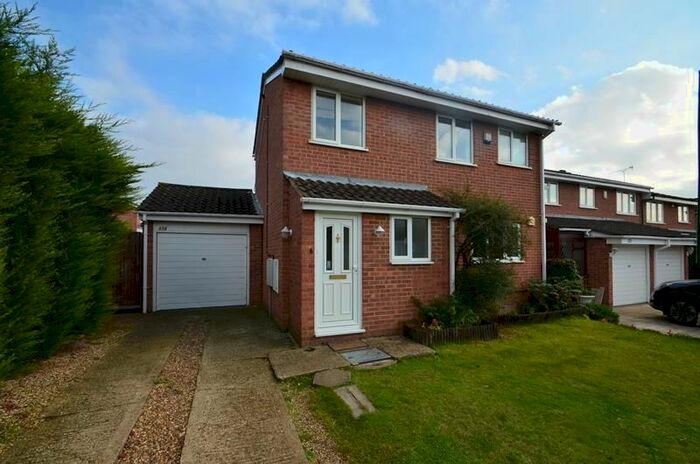 4 Bedroom End Of Terrace House To Rent In Aylsham Drive, Ickenham, UB10