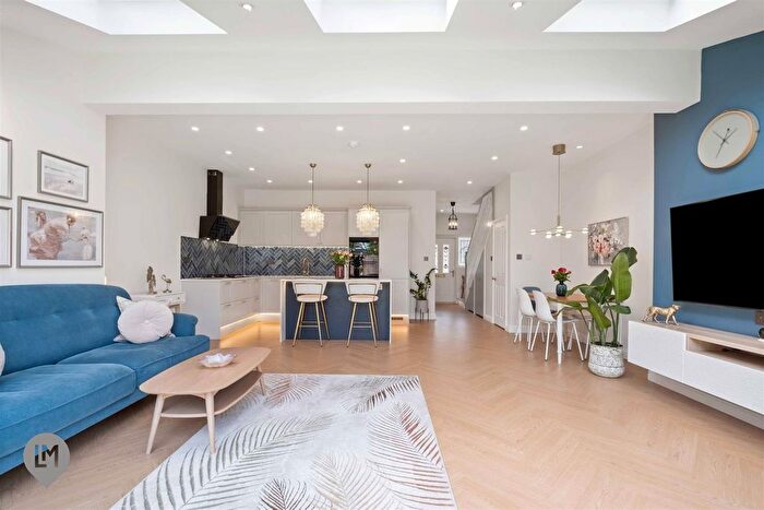 4 Bedroom Property For Sale In Evelyn Road, London, SW19