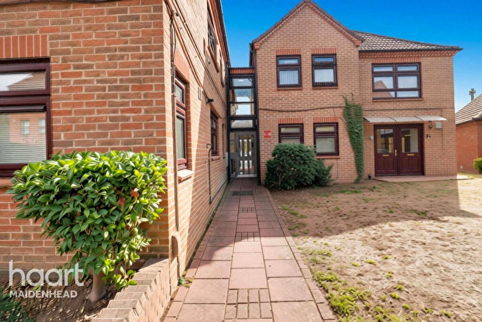 2 Bedroom Flat For Sale In Montem Lane, Slough, SL1