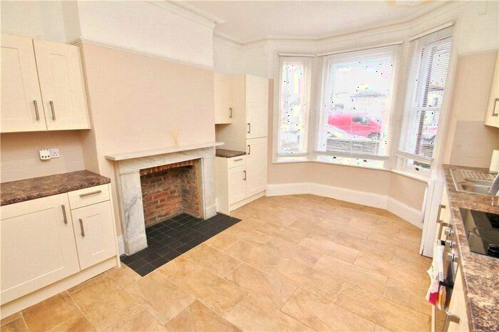 2 Bedroom Maisonette To Rent In Birchanger Road, South Norwood, SE25