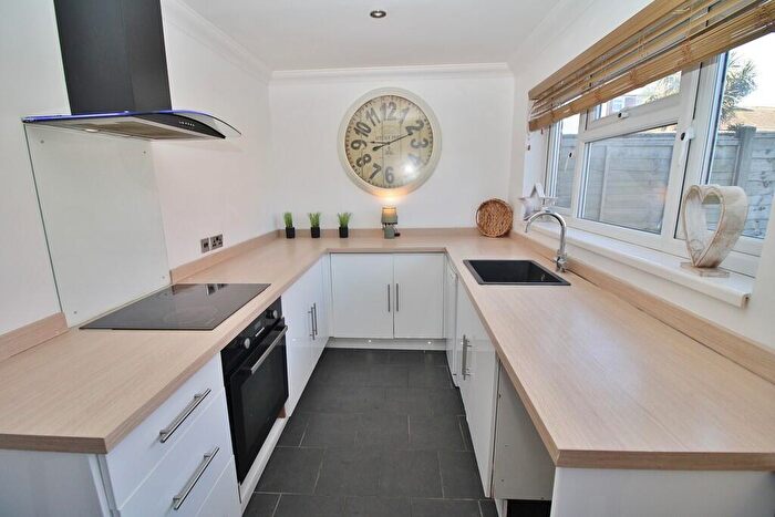 3 Bedroom End Of Terrace House For Sale In Bondfields Crescent, Leigh Park, PO9