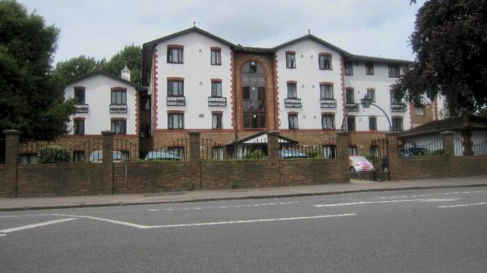 1 Bedroom Flat To Rent In Lampton Road, Hounslow, TW3