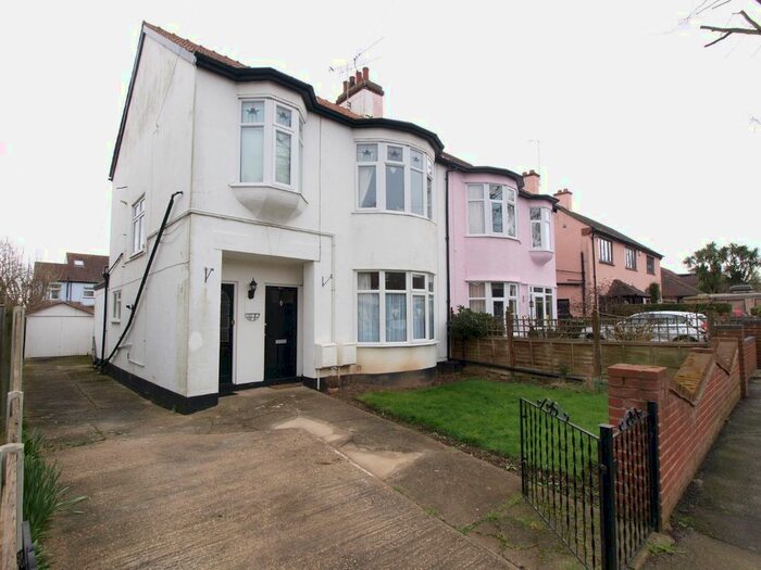 1 Bedroom Flat To Rent In Scarborough Drive, Leigh-On-Sea, SS9