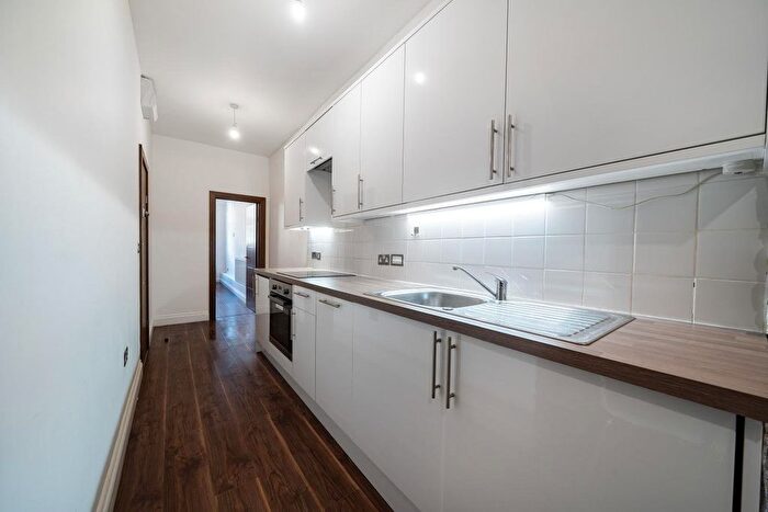2 Bedroom Flat To Rent In Munster Road, London, SW6