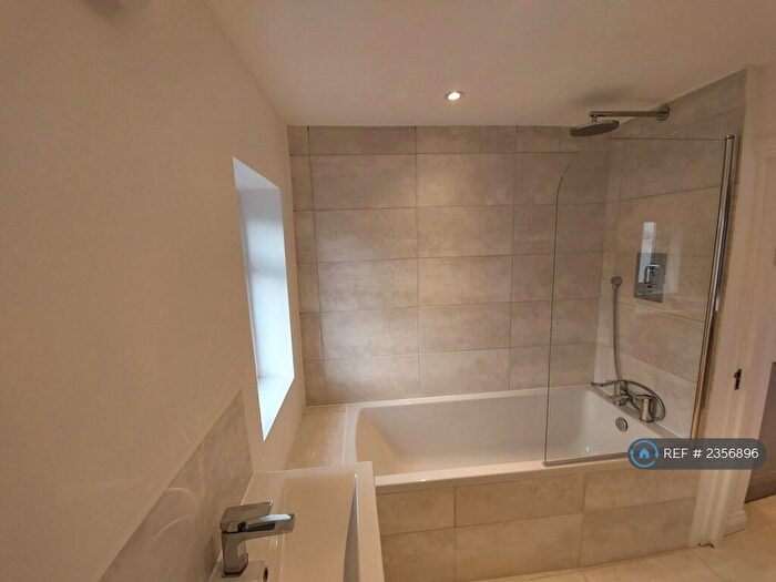 1 Bedroom Flat To Rent In Albion Street, Swindon, SN1