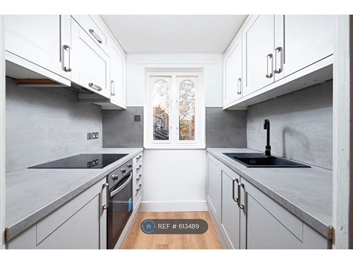 Studio To Rent In Stockwell Lane, London, SW9