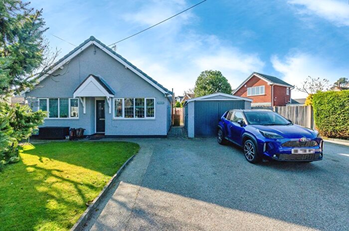 3 Bedroom Bungalow For Sale In Straight Mile, Calf Heath, Wolverhampton, Staffordshire, WV10