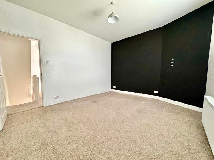 2 Bedroom End Of Terrace House For Sale In East Street, Rawtenstall, Rossendale, Lancashire, BB4
