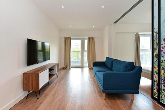 1 Bedroom Apartment For Sale In Beaufort Square, London, NW9
