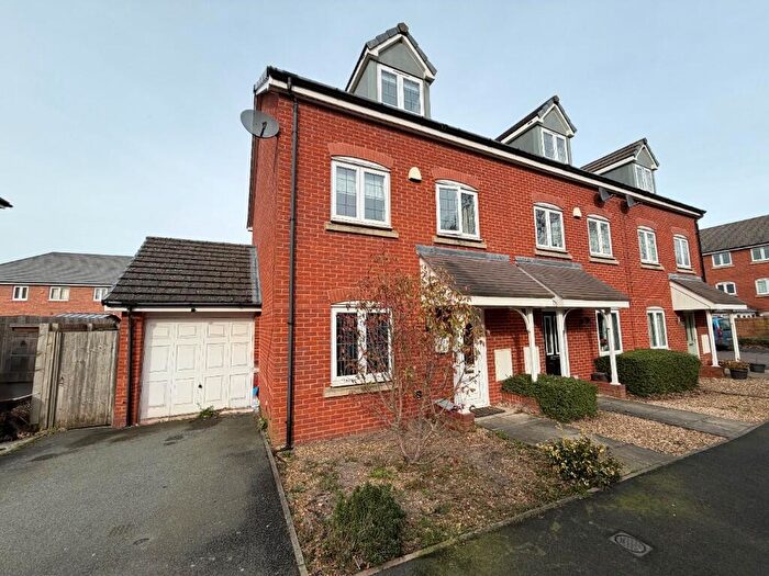 3 Bedroom Town House For Sale In Standingwood Road, Rossmore, CH65