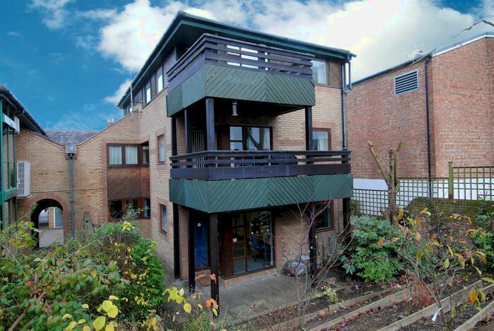 2 Bedroom Flat To Rent In Archway Court, - High Street, Berkhamsted, HP4