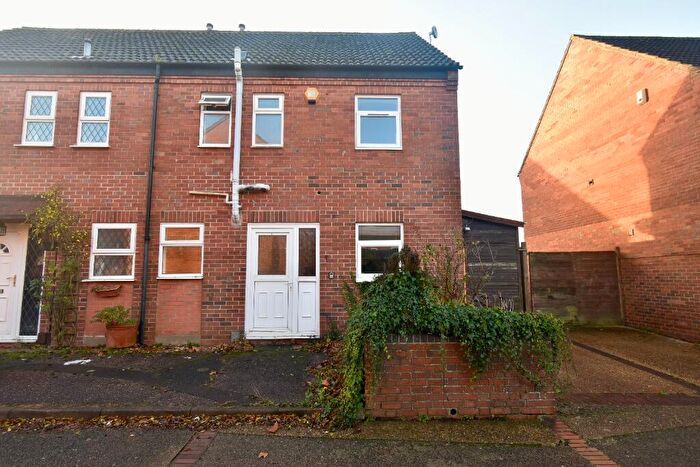4 Bedroom Semi Detached House For Sale In Kerville Street, Norwich, NR5