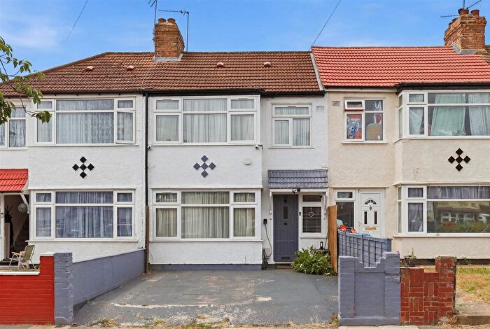 3 Bedroom Terraced House For Sale In Dell Road, Enfield, EN3