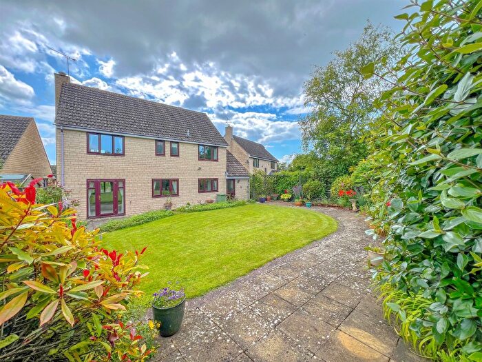 4 Bedroom Detached House For Sale In The Cursus, Lechlade, GL7