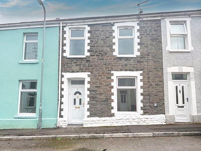 3 Bedroom Detached House For Sale In Helens Road, Penrhiwtyn, Neath, SA11