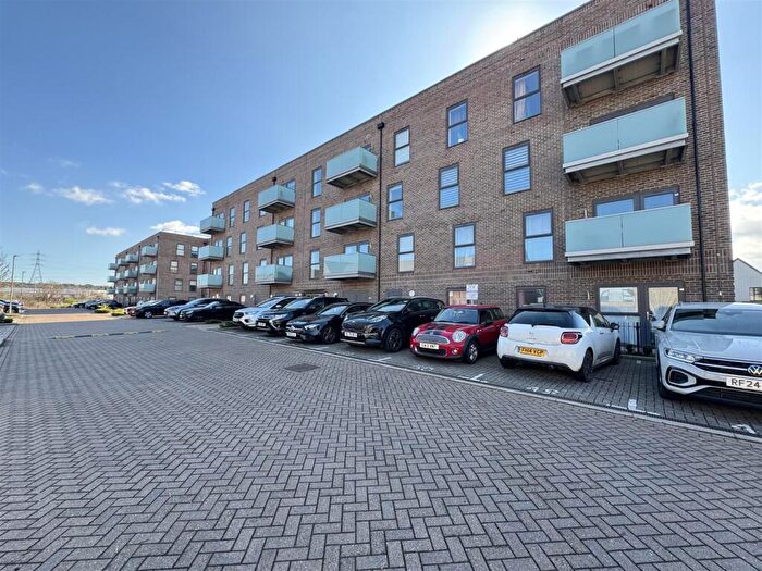 2 Bedroom Flat For Sale In Colliford Road, Grays, RM20