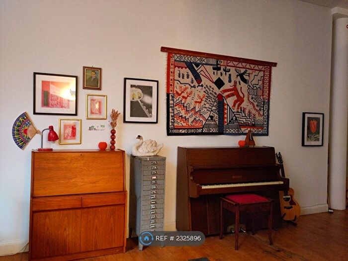 1 Bedroom Flat To Rent In Tobacco Factory Phase, Manchester, M4