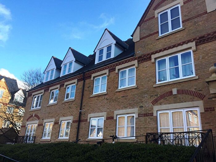 2 Bedroom Flat To Rent In Anglian Close, Watford, WD24