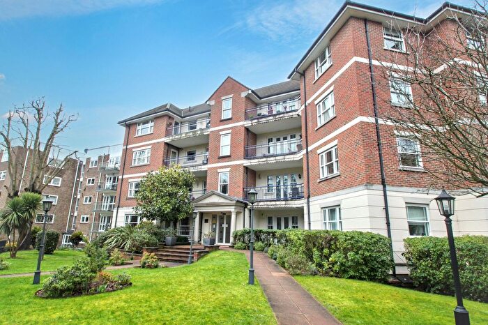 2 Bedroom Flat To Rent In Sunset Avenue, Woodford Green, IG8