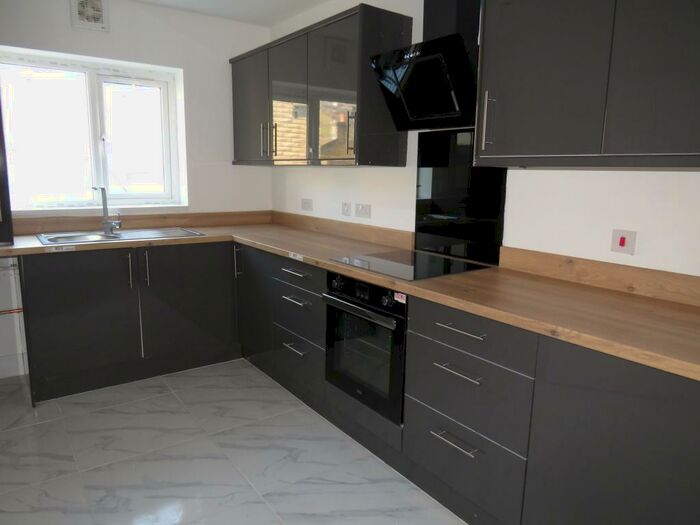 4 Bedroom House To Rent In Jubilee Street North, Halifax, HX3