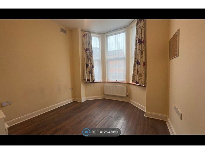 Studio To Rent In Cedar Road, London, NW2