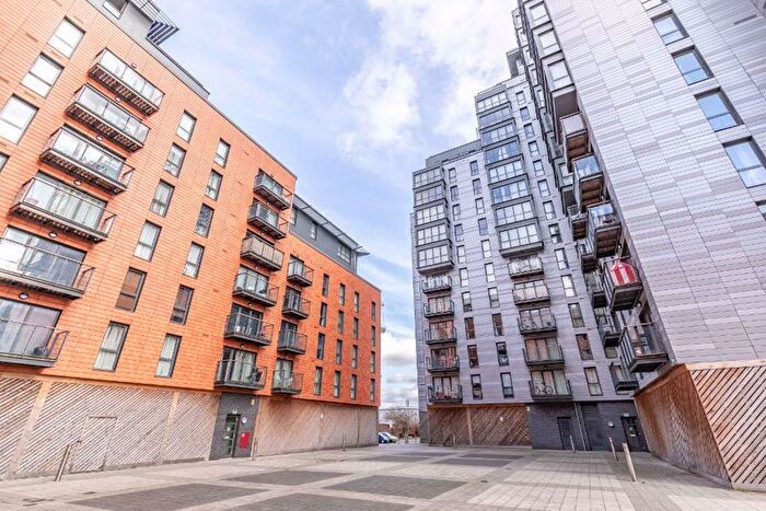 2 Bedroom Flat To Rent In Lexington Apartments, Railway Terrace, Slough, SL2