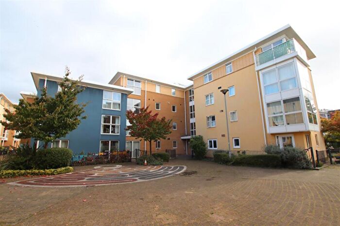 2 Bedroom Flat For Sale In Richmond Court, Exeter, EX4