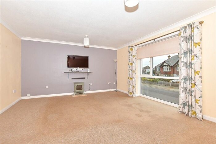 1 Bedroom Flat For Sale In Pier Avenue, Whitstable, Kent, CT5