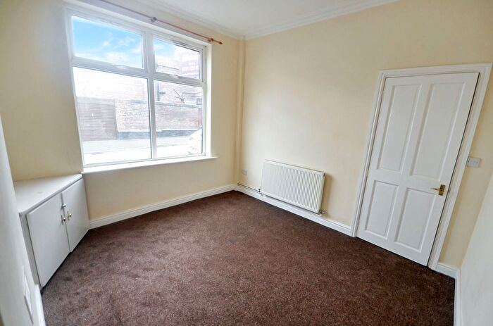 3 Bedroom Flat To Rent In Ross Street, Widnes, WA8