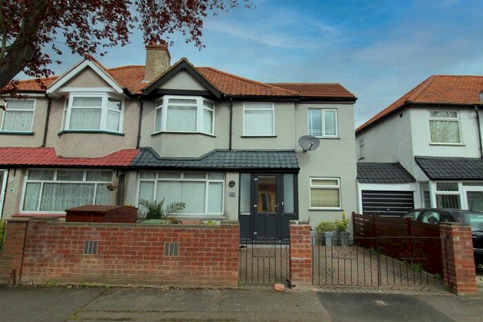 4 Bedroom Semi-Detached House To Rent In Poulton Avenue, Sutton, SM1