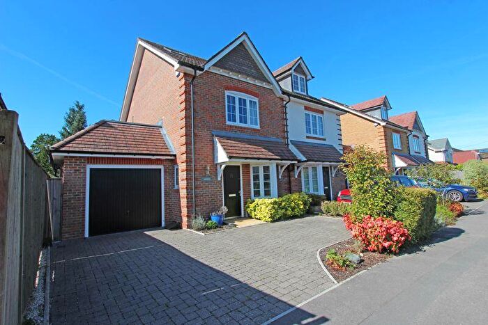 3 Bedroom Town House To Rent In Westbeams Road, Sway, SO41