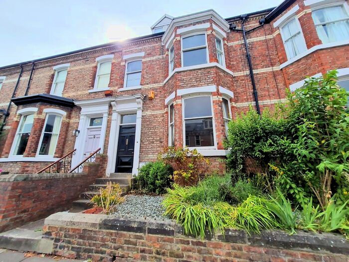 6 Bedroom Terraced House To Rent In Stanhope Road/West End - Darlington, DL3