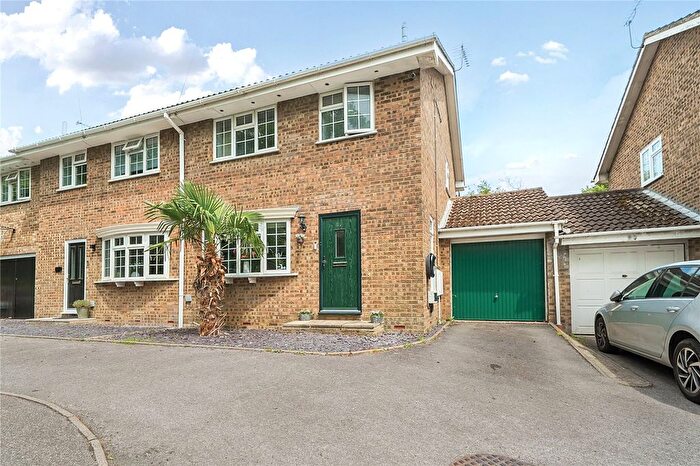 3 Bedroom Semi-Detached House For Sale In Old Odiham Road, Alton, Hampshire, ., GU34