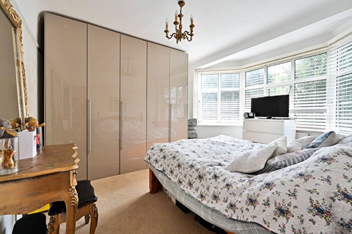 2 Bedroom Maisonette To Rent In Perth Close, Raynes Park, London, SW20