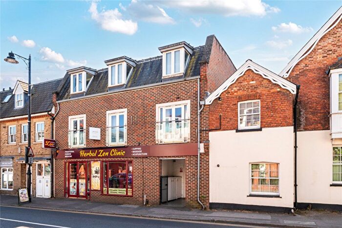 1 Bedroom Flat For Sale In Walton Road, East Molesey, KT8