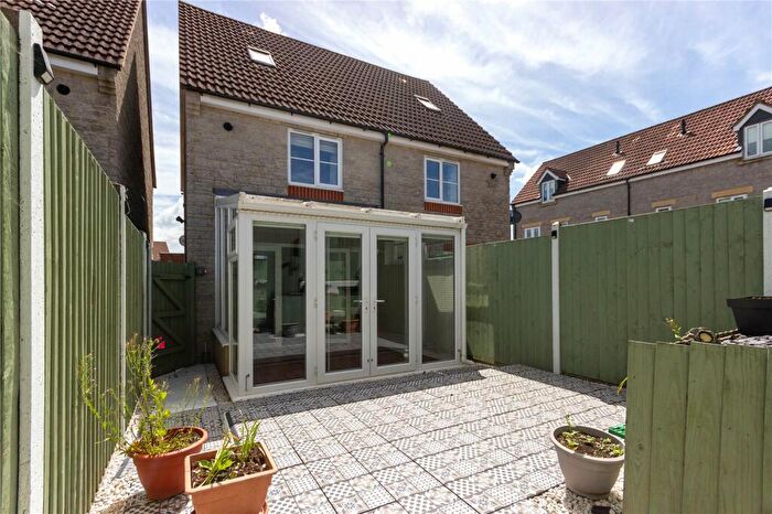 3 Bedroom Town House To Rent In Station Court, Kingswood, Bristol, BS15