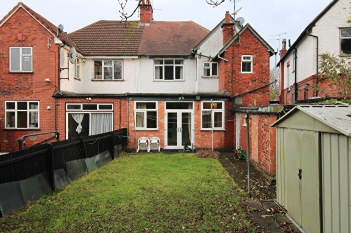 4 Bedroom Semi Detached House For Sale In Roundhill Road, Leicester, LE5