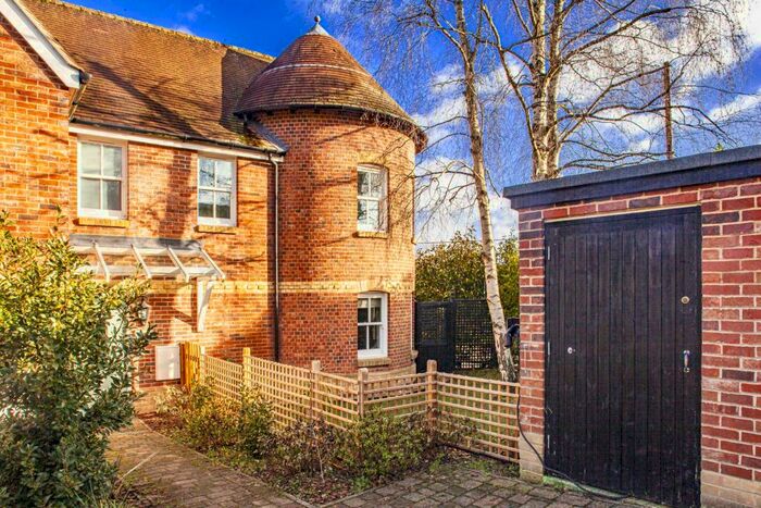 2 Bedroom House For Sale In Turret House, Lower Basildon, RG8