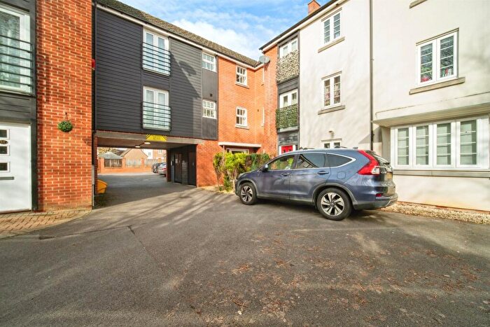 2 Bedroom Apartment For Sale In Barrington Drive, Basingstoke, RG24