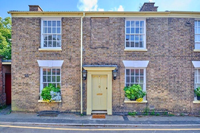 4 Bedroom Terraced House To Rent In Eastfield Place, CV21