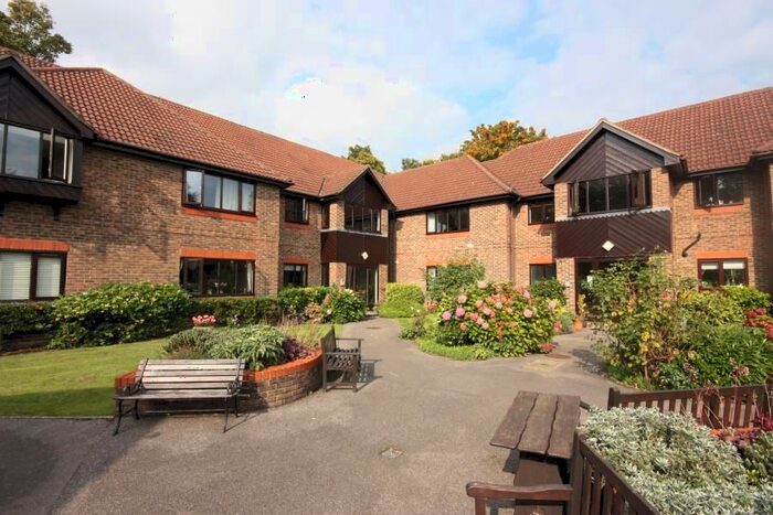 2 Bedroom Flat To Rent In Edgeborough Court, Upper Edgeborough Road, Guildford, GU1