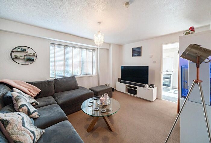 2 Bedroom Terraced House To Rent In High Street, Tewkesbury, Gloucestershire, GL20