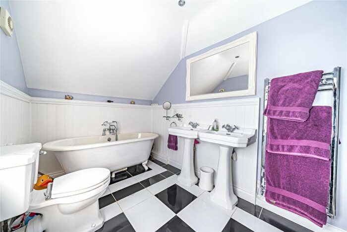 3 Bedroom End Of Terrace House For Sale In Hammer Vale, Haslemere, Hampshire, GU27
