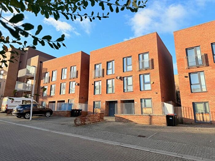 4 Bedroom Town House To Rent In Columbia Place, Campbell Park, MK9