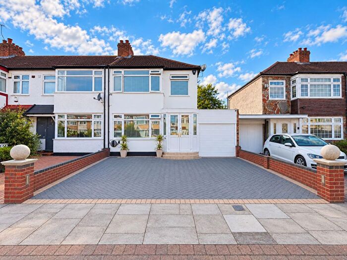 3 Bedroom End Terrace House For Sale In Albany Park Avenue, Enfield, EN3