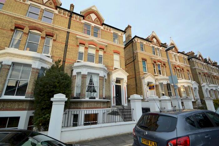 1 Bedroom Flat To Rent In St. Andrews Square, Surbiton, KT6
