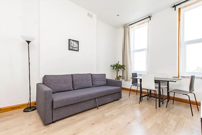 2 Bedroom Flat To Rent In North End Road, West Kensington, W14